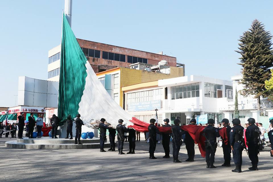 Alcalde de Apizaco encabeza conmemoración del Día de la Bandera